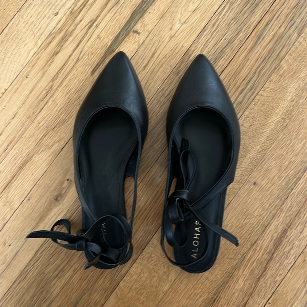 Brand new never worn black ankle strap Alohas flats